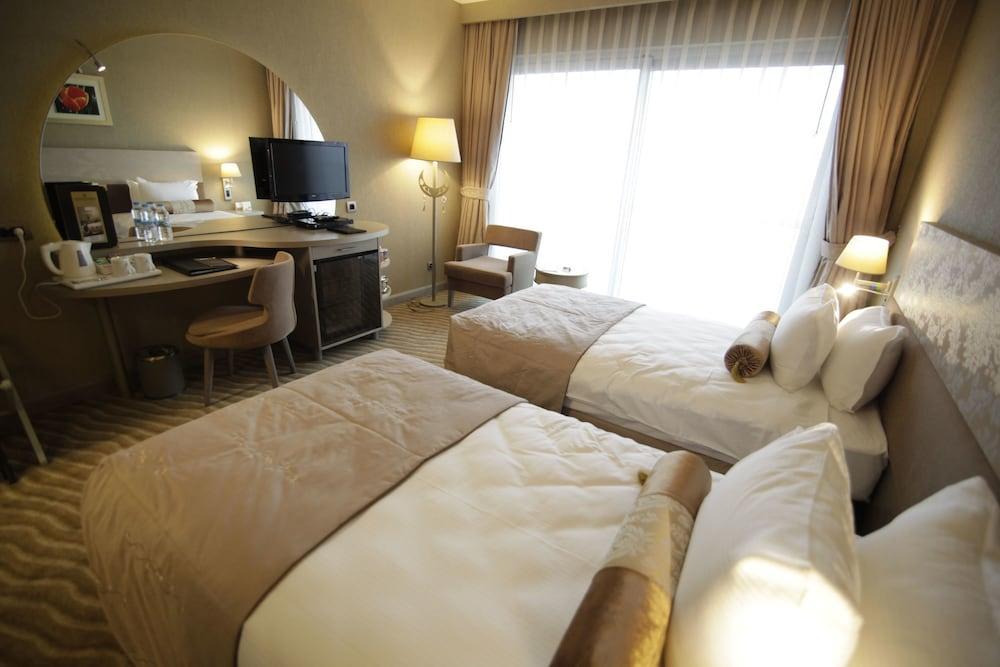 Doubletree By Hilton Istanbul Atasehir Hotel & Conference Centre المظهر الخارجي الصورة